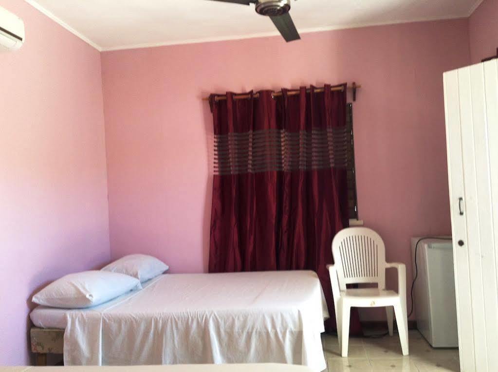 Roots Bamboo Beach Resort Негрил Екстериор снимка