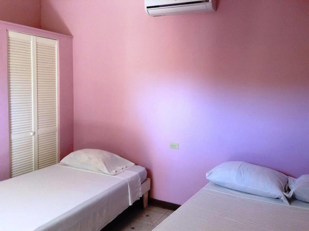 Roots Bamboo Beach Resort Негрил Екстериор снимка