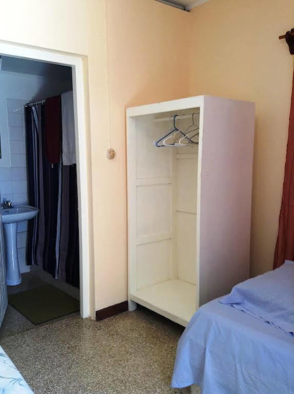 Roots Bamboo Beach Resort Негрил Екстериор снимка
