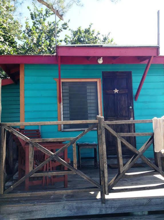 Roots Bamboo Beach Resort Негрил Екстериор снимка