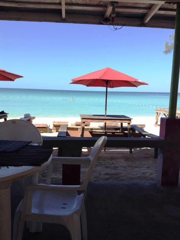 Roots Bamboo Beach Resort Негрил Екстериор снимка